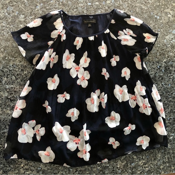 BANANA REPUBLIC Navy, White & Pink Floral Print Micro-Pleated Swing Top - Picture 6 of 14